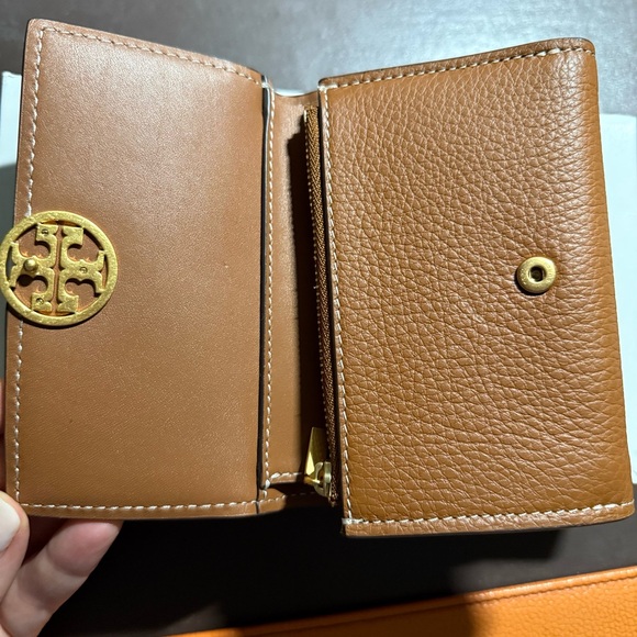 NWT Tory Burch Brown Leather Wallet - Picture 2 of 10